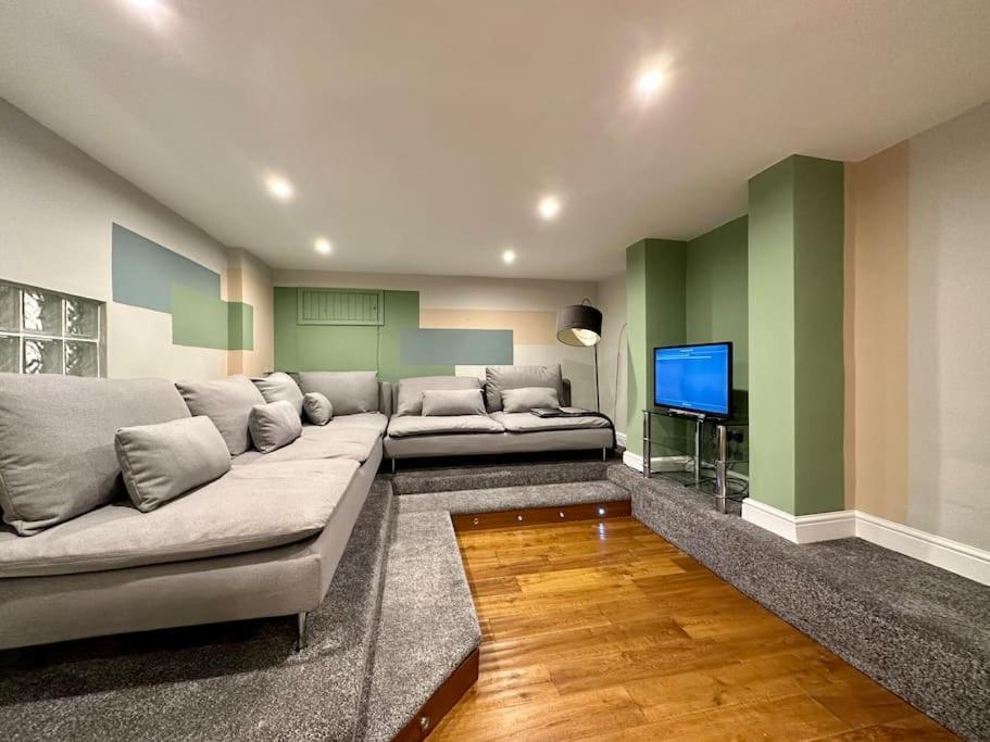 Stunning 5 Bed House In Chapel Allerton, Sleeps 9 ลีดส์ ภายนอก รูปภาพ