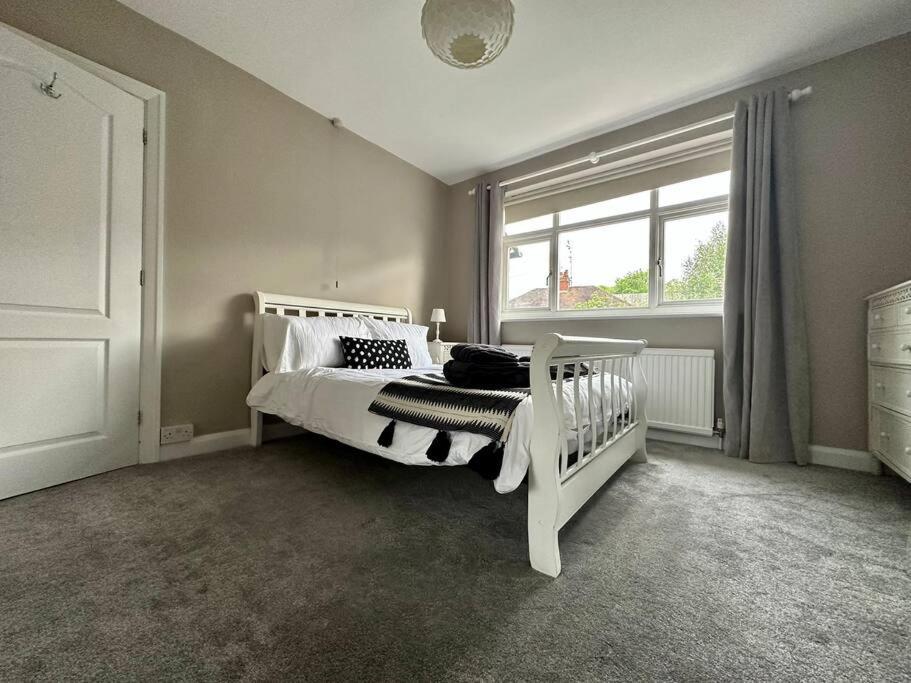 Stunning 5 Bed House In Chapel Allerton, Sleeps 9 ลีดส์ ภายนอก รูปภาพ