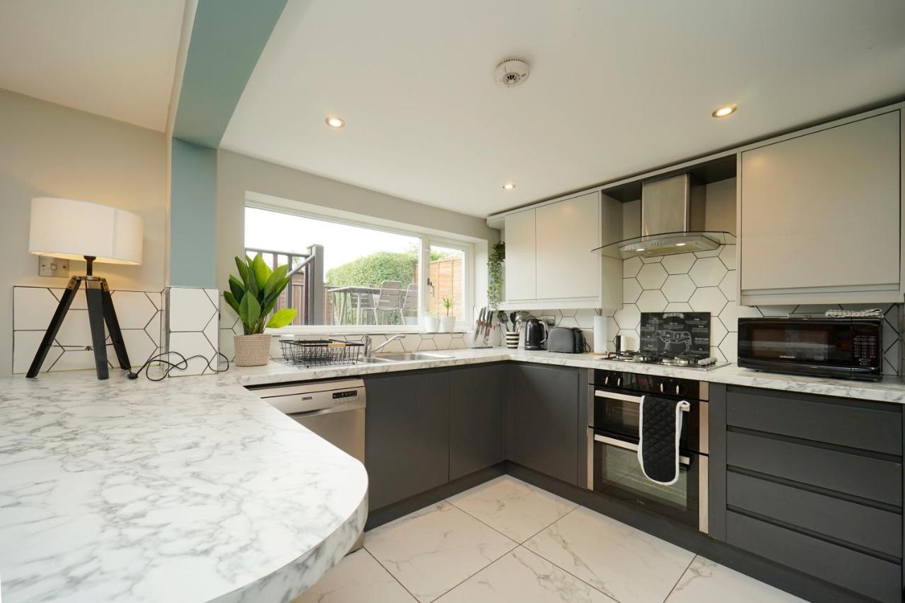 Stunning 5 Bed House In Chapel Allerton, Sleeps 9 ลีดส์ ภายนอก รูปภาพ